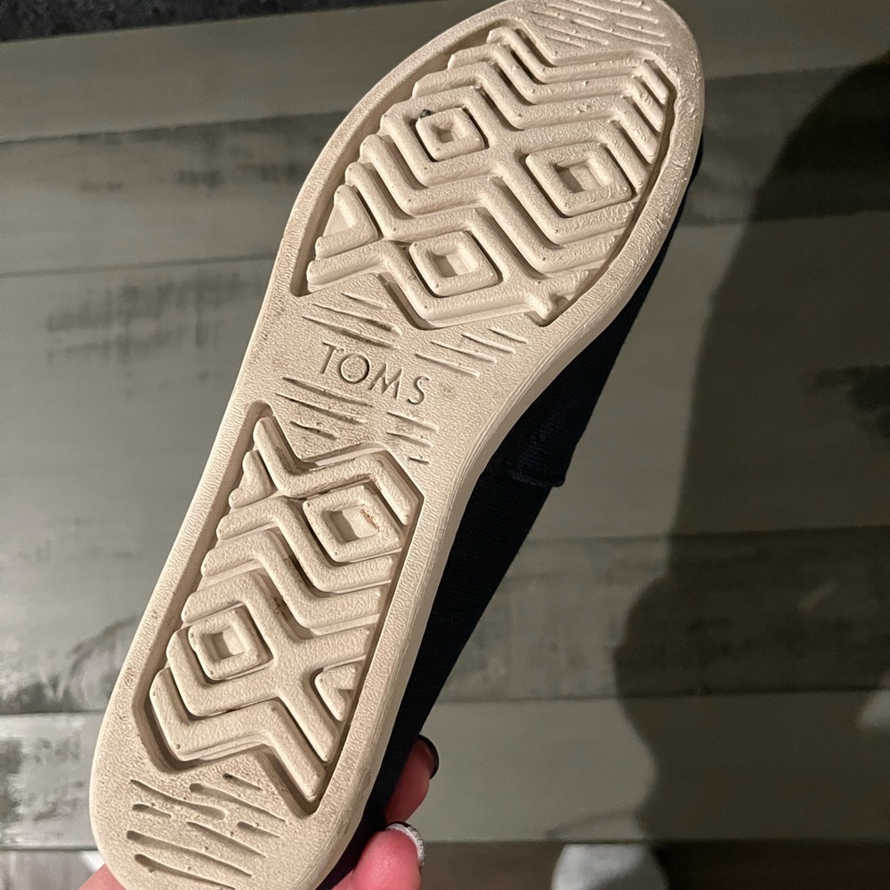 TOMS - Picture 8 of 11